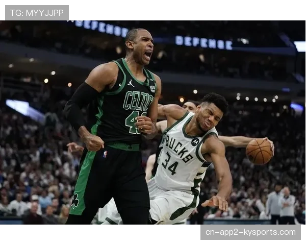 瞬间：杰伦-杜伦连续三次封盖字母哥上篮，点燃主场气氛